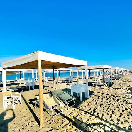 Regina Beach Holiday Apartments Tirrenia Exteriör bild