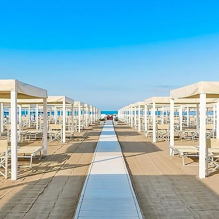 Regina Beach Holiday Apartments Tirrenia Exteriör bild