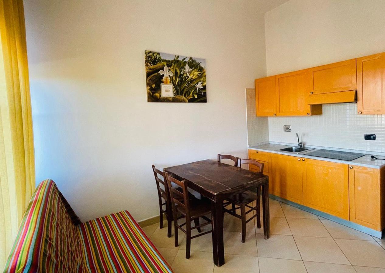Regina Beach Holiday Apartments Tirrenia Exteriör bild