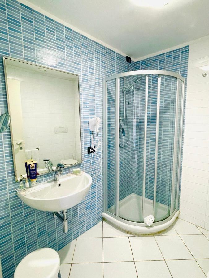 Regina Beach Holiday Apartments Tirrenia Exteriör bild