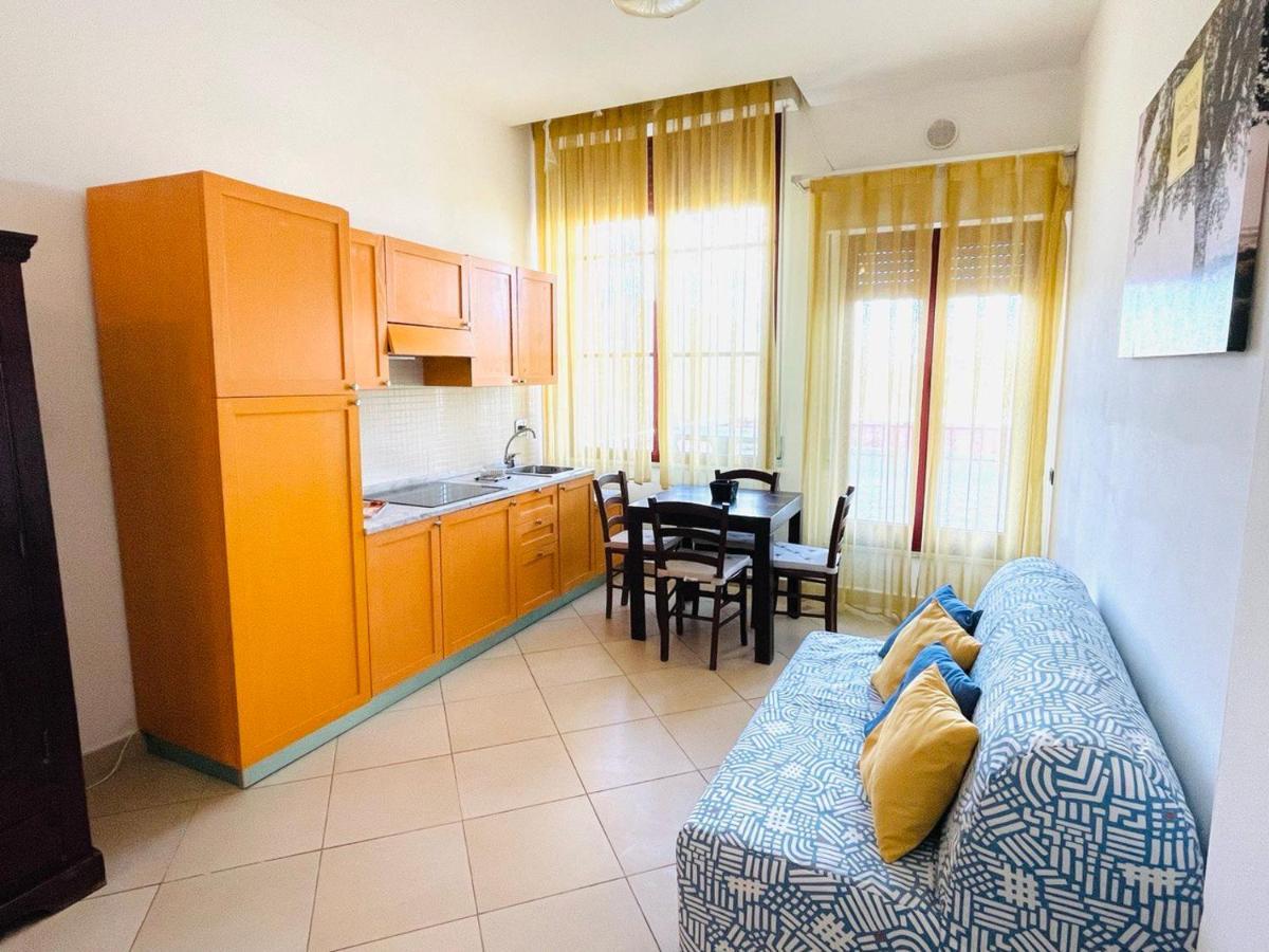 Regina Beach Holiday Apartments Tirrenia Exteriör bild