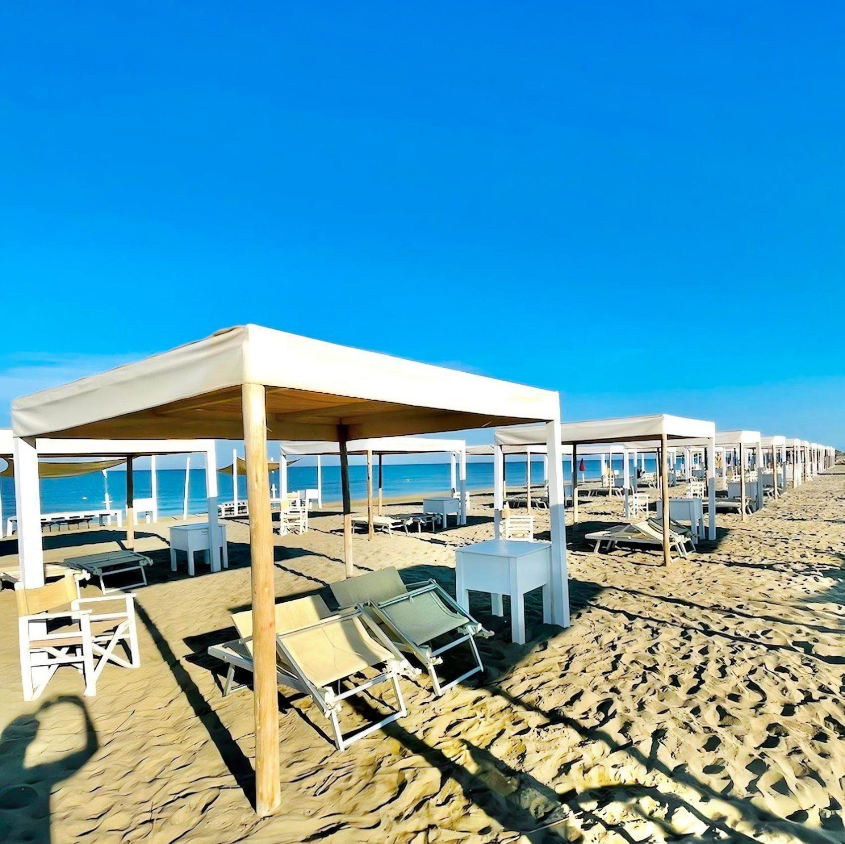 Regina Beach Holiday Apartments Tirrenia Exteriör bild
